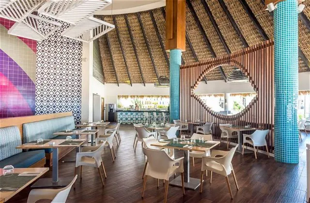 Hotel Chic Punta Cana restaurant buffet international